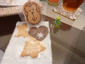 クリスマスオーナメントのクッキーと、「申年」にちなんだバナナクッキー